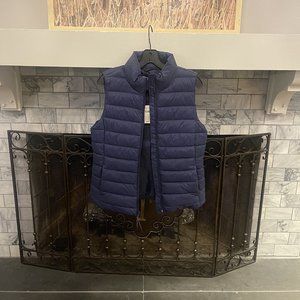 !!!NEW WITH TAGS!!! Navy Gap Puffer Vest